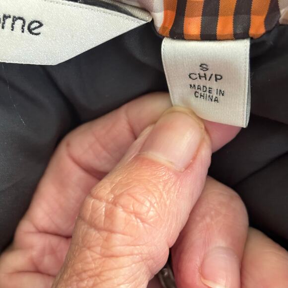 Retro preppy, Liz Claiborne small puffer multicolor plaid vest. - Picture 12 of 12